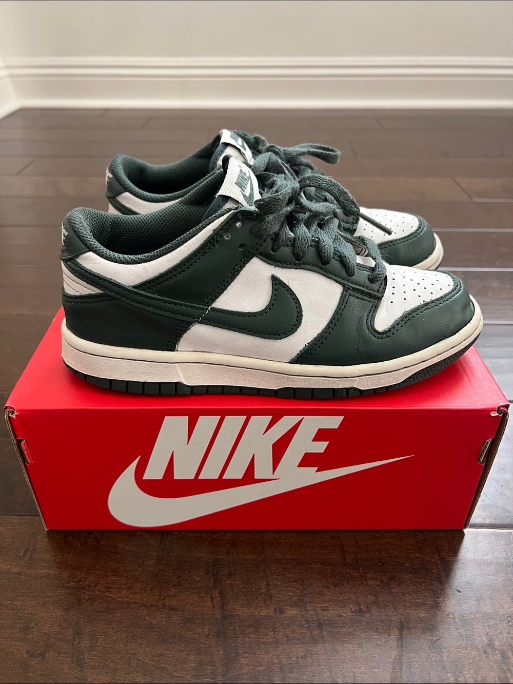 Nike Kids Green and White Low-Top Sneakers 5Y